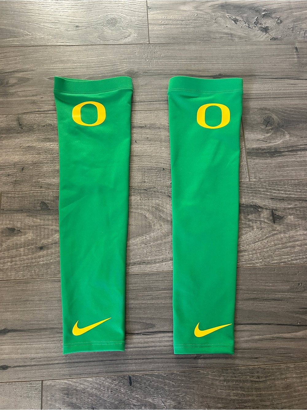 Men's Nike Oregon Ducks Apple Green Football Sleeves NEW
